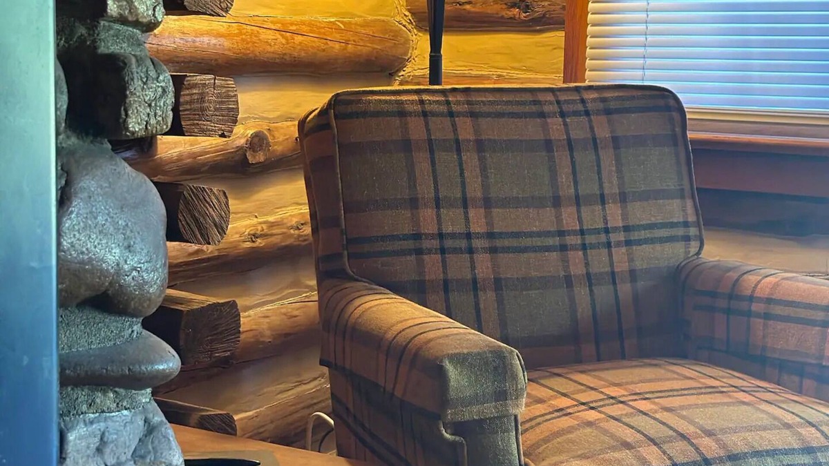 Callands-Gretna House | Log Cabin Retreat/Pet Friendly: Lake, Golf & Wine