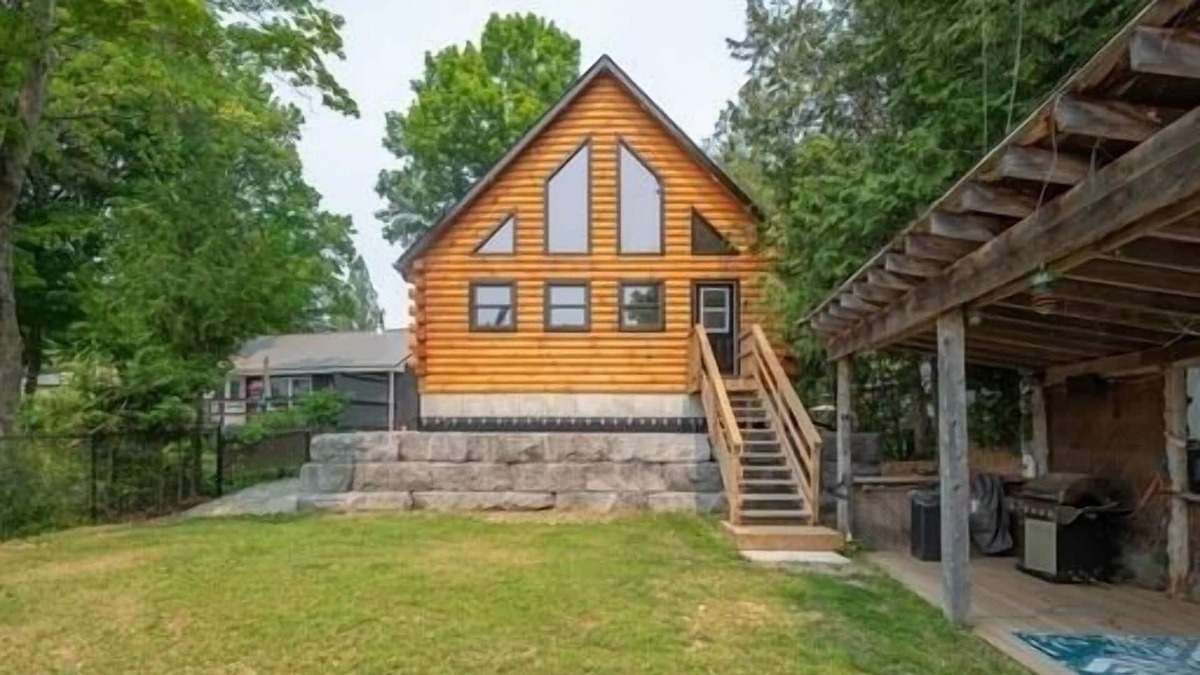 Burnt River Cabin | Log Cabin Riverbend Retreat- Waterfront-Family Fun