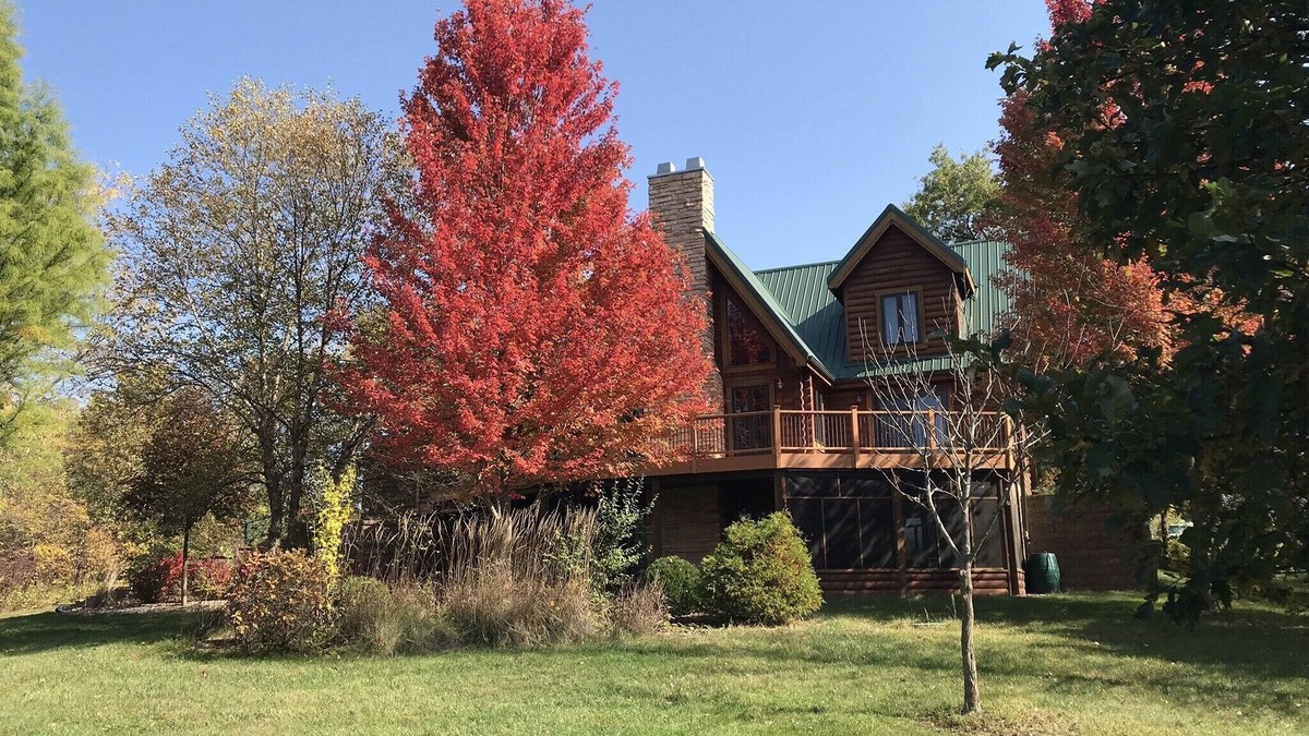 Pilot Grove House | Log cabin staycation for families! Beautiful country setting.