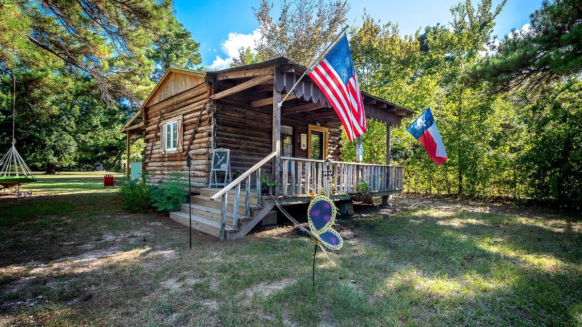 Montgomery Cabin | Log Cabin - TINY HOUSE on acreage