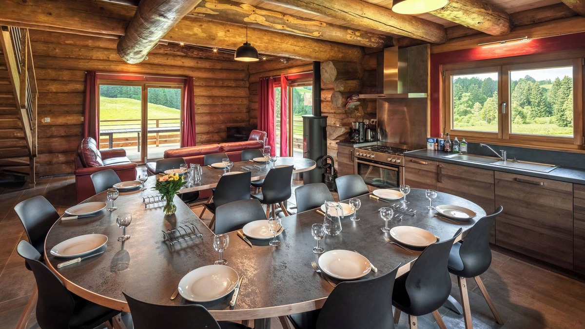 La Pesse House | Log cabin with 25 m2 terrace and unobstructed view