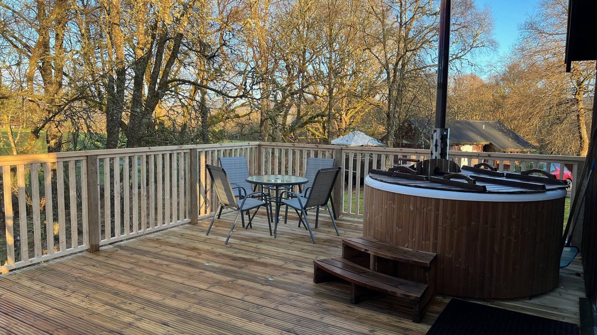 Dallavich Ski Chalet | Log Cabin with Hot tub close to the shores of Loch Awe with Fishing Rights