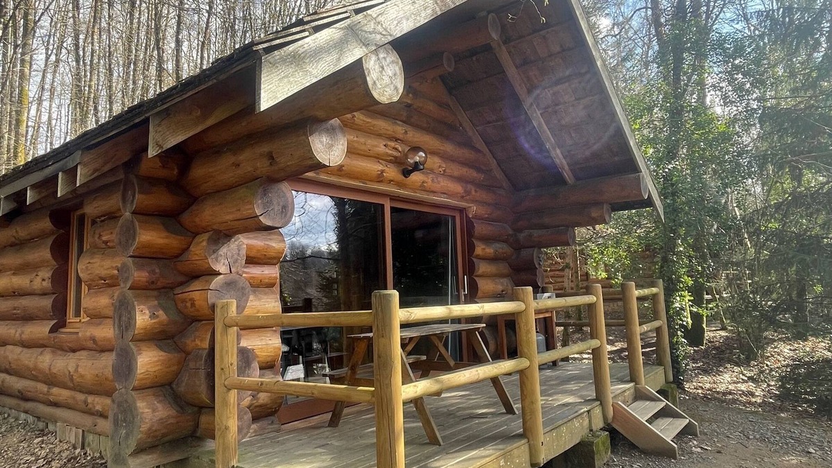 Payzac Ski Chalet | Log Cabin with Lake View – Nature Escape, Terrace, Canoe, and Activities