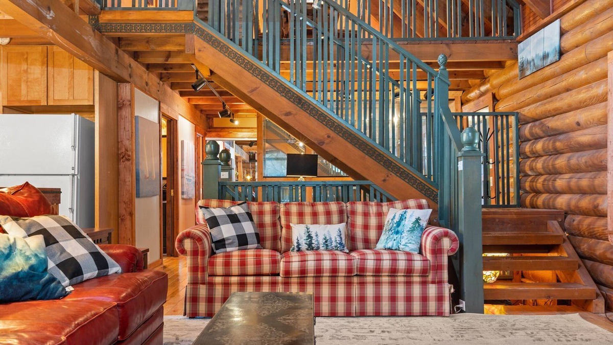 Charlevoix Cabin | Log Home 2 Hot Tubs sleeps 15 + 2nd apt available for rent sleeps 6 more ❤️pets