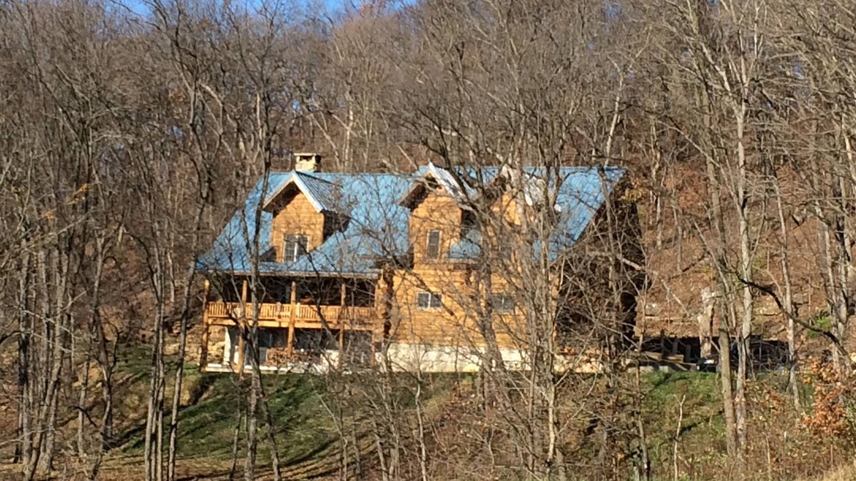 Elsberry Cabin | Log Home/Lodge Getaway