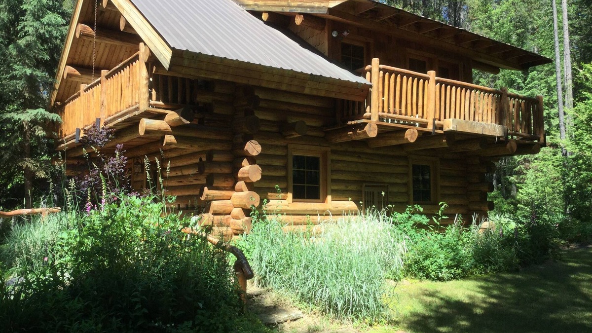 West Glacier Cabin | Log Home Near Glacier National Park