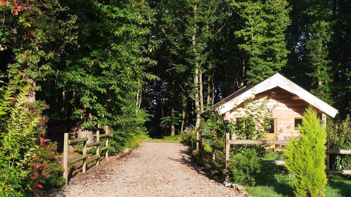 La Haye-du-Theil Cottage | Log house
