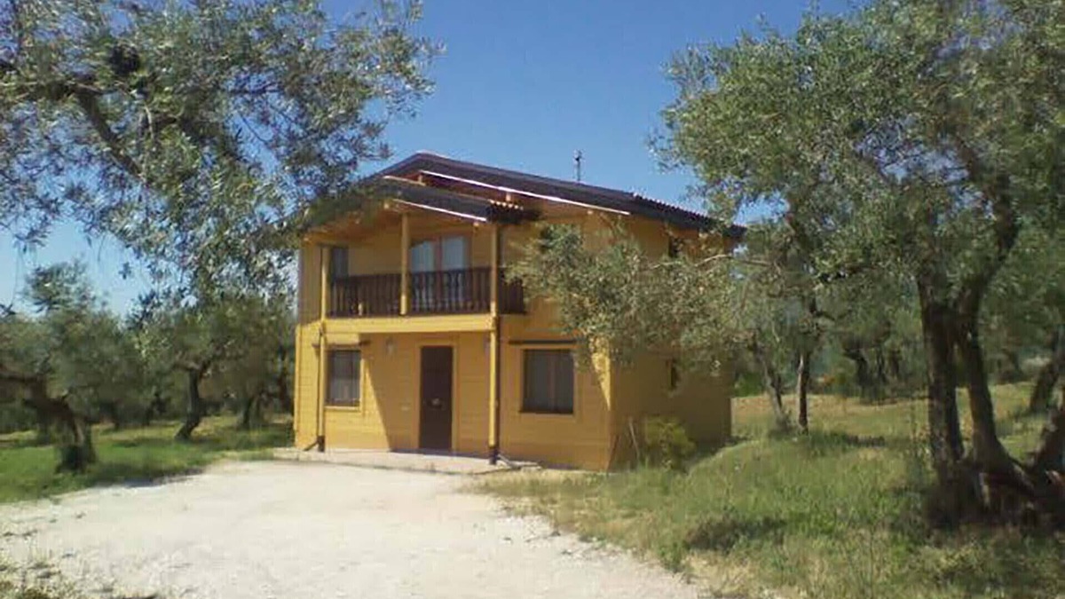 Loreto Aprutino Villa | Log house Loreto Aprutino Villla