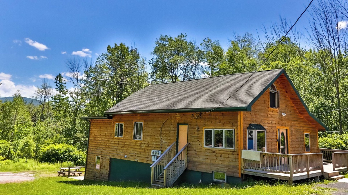 Tannersville Cabin | Log House/w Hot tub, Sauna, Bar, Mins to Hunter