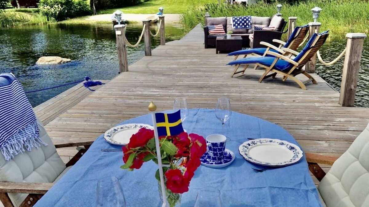 Lorudden Villa | Log house with private beach and own dock incl. boat