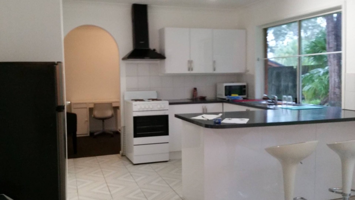 Eagleby House | Logan Hospital Dreamworld. Tamborine. upmarket area 3 bed furnished, ask pets.