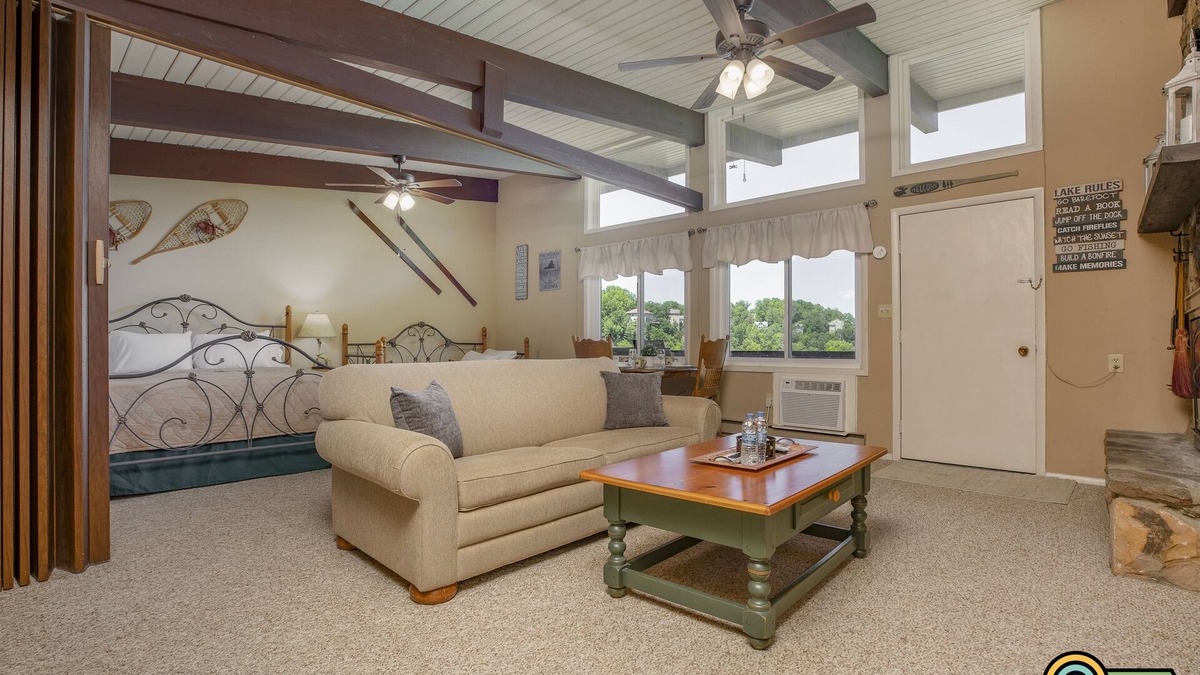 Mount Jackson Condo | Logan Lodge (Unit #135) | Ski/MTB/Golf | Ski slope & Resort valley views | Vaulted ceilings!