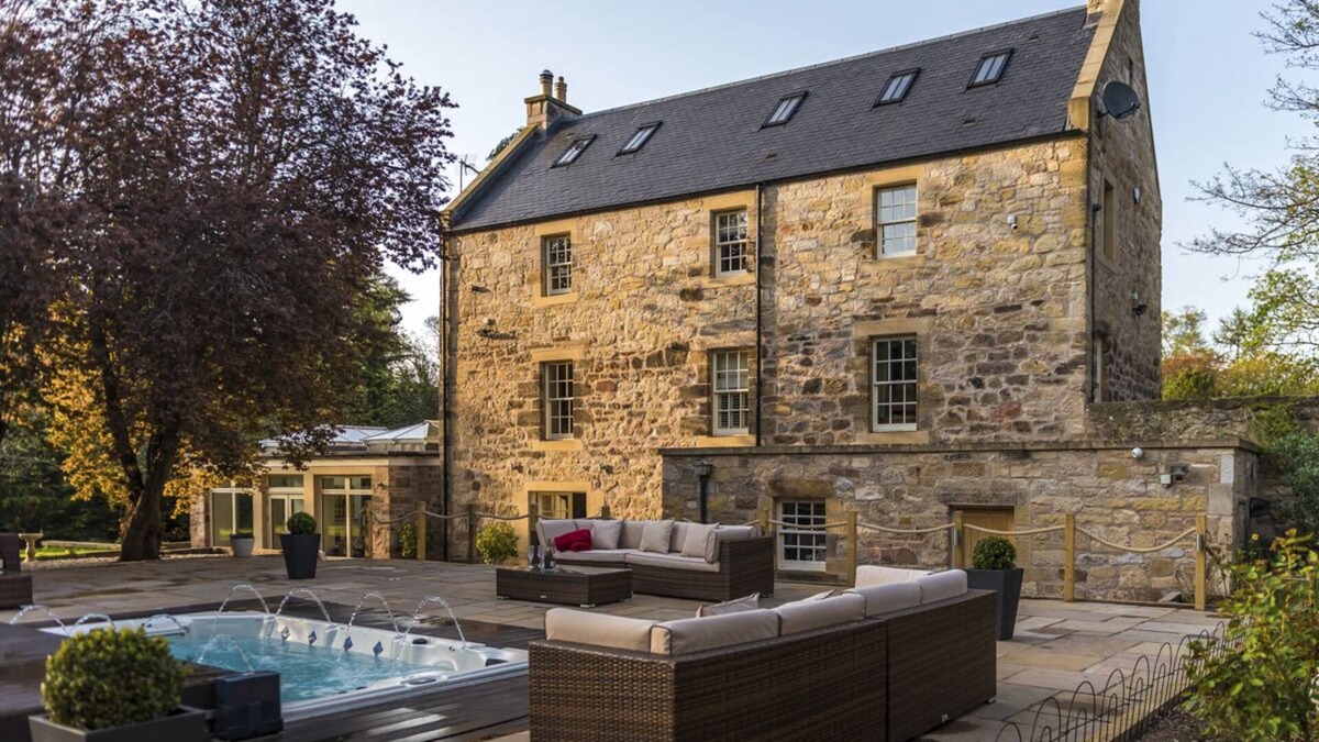 Dalkeith Villa | Logan Manor - Five Bedroom Villa, Sleeps 10