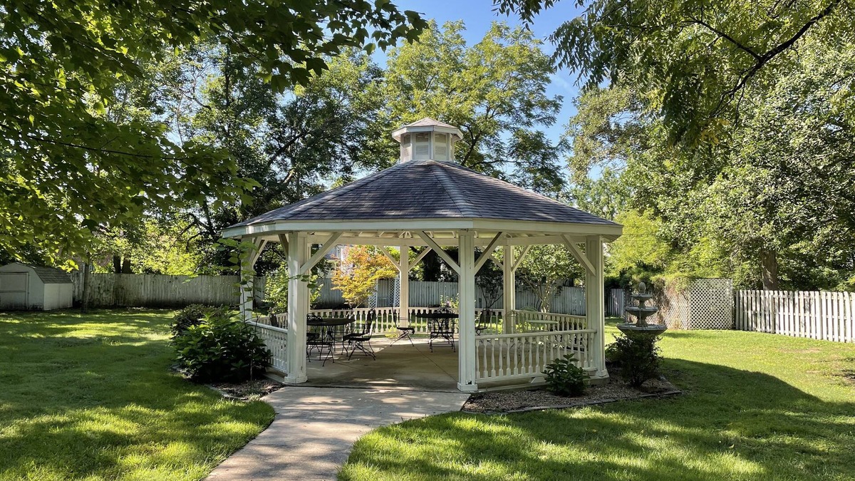 Fulton Bed & Breakfast | Loganberry Inn