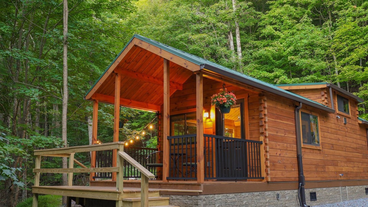 Allegheny Mountains Cabin | LogCabin w/hot tub l borders Mon. National Forest