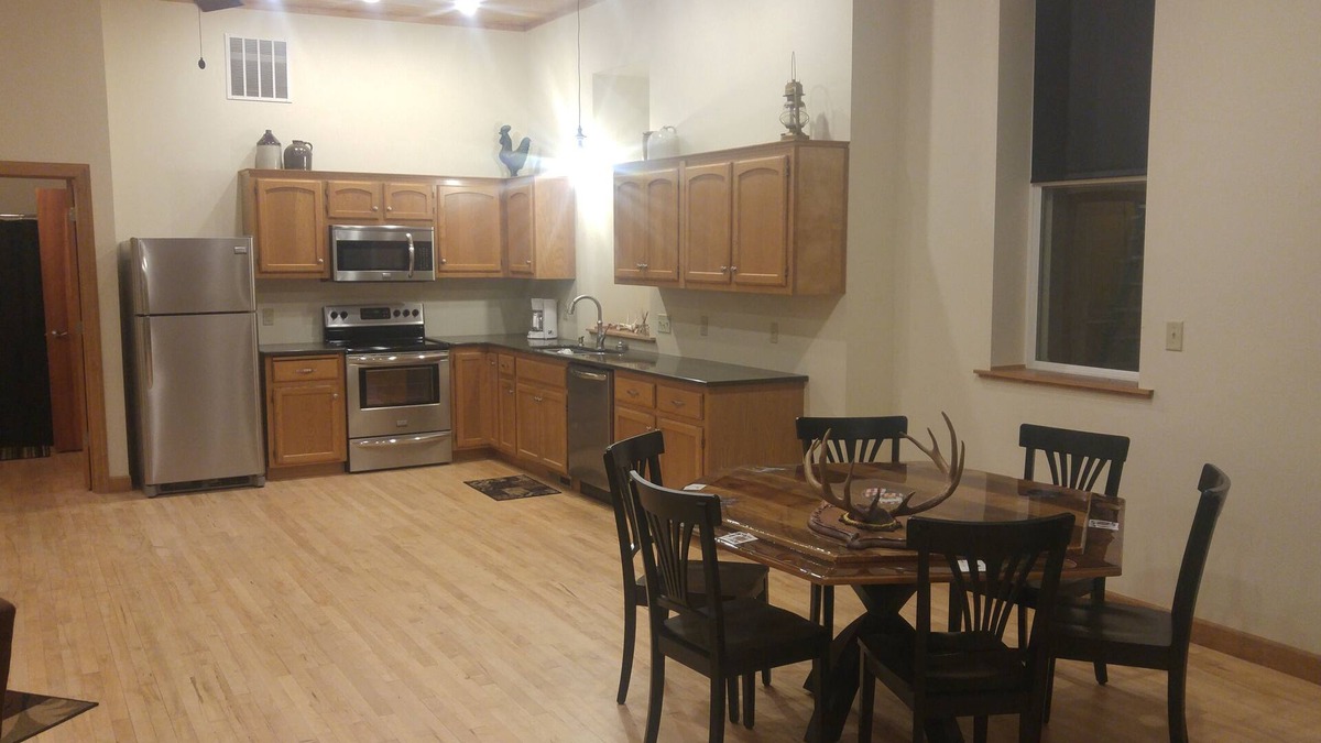 Cochrane Cabin | Logde sleeps 11 .set up for exploring the Mississippi River or Driftless Area.