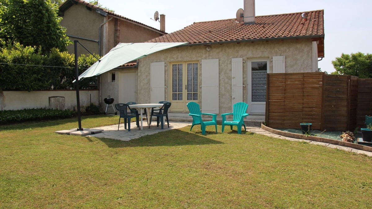 Meschers-sur-Gironde House | Logement 4p. close to beach and center with garden + all on foot +