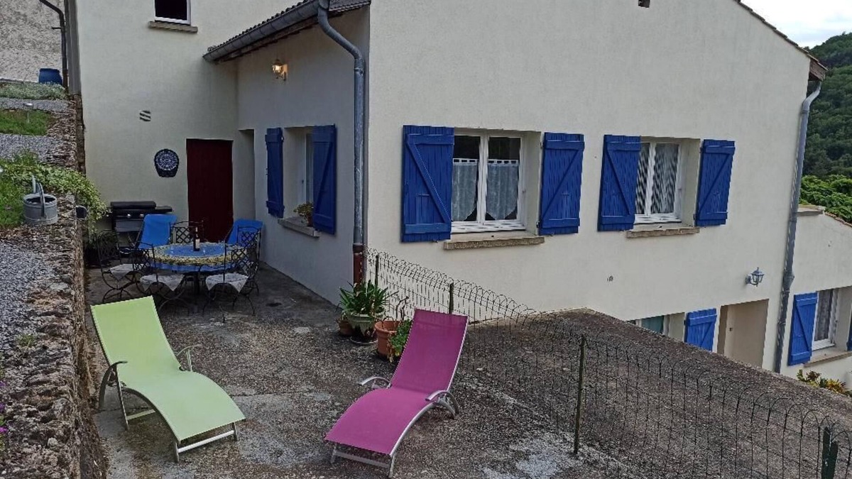 Lamastre House | Logement Calme et Spacieux Avec vue à 400 M D'un Plan D'eau