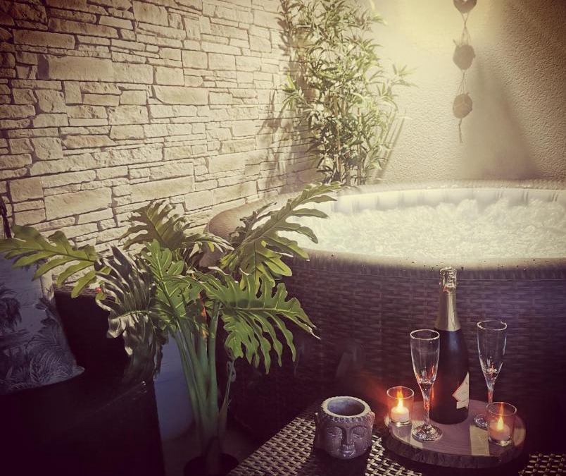 Saint-Dolay House | Logement cosy avec piscine et jacuzzi privatifs 4 étoiles