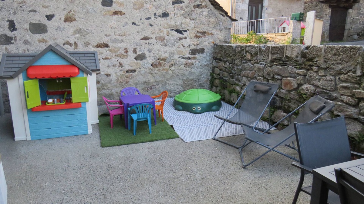 Soulages-Bonneval Apartment | Logement Dans Charmante Maison en Pierre à 5 Minutes de Laguiole