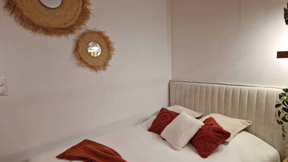Chartres-de-Bretagne Apartment | LogeYou Aparttment TerraCotta