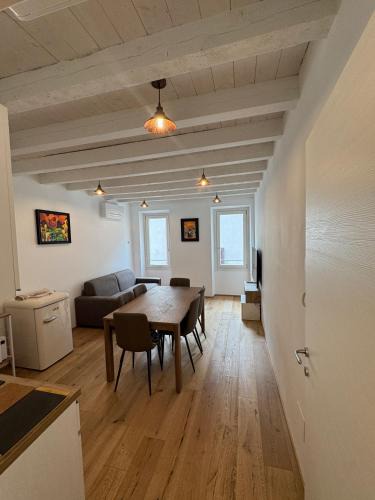 Centro Storico Nord Apartment | Loggia Tre Piazze Apartments