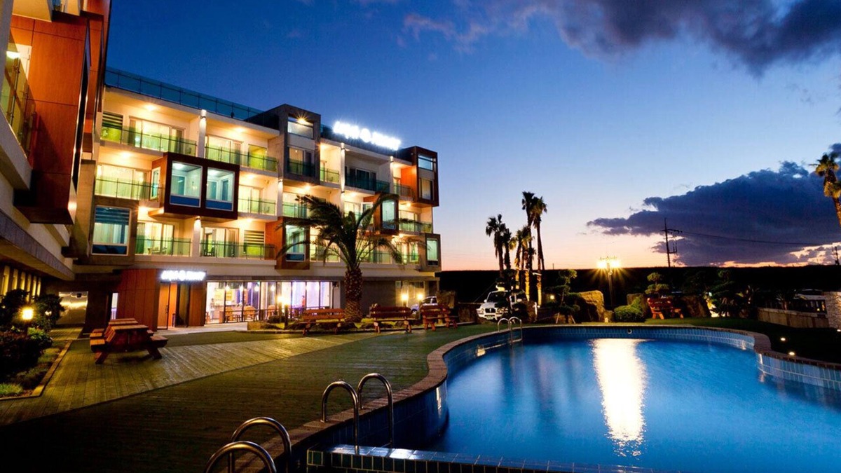 Downtown Hotel | Login Resort