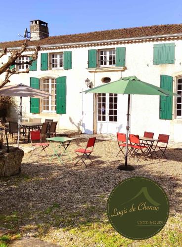 Chenac-Saint-Seurin-d'Uzet Bed & Breakfast | Logis de Chenac - Chambres et table d'hôtes