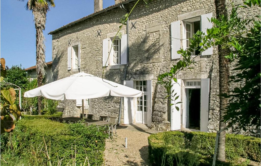 Juignac House | Logis De Chenevière
