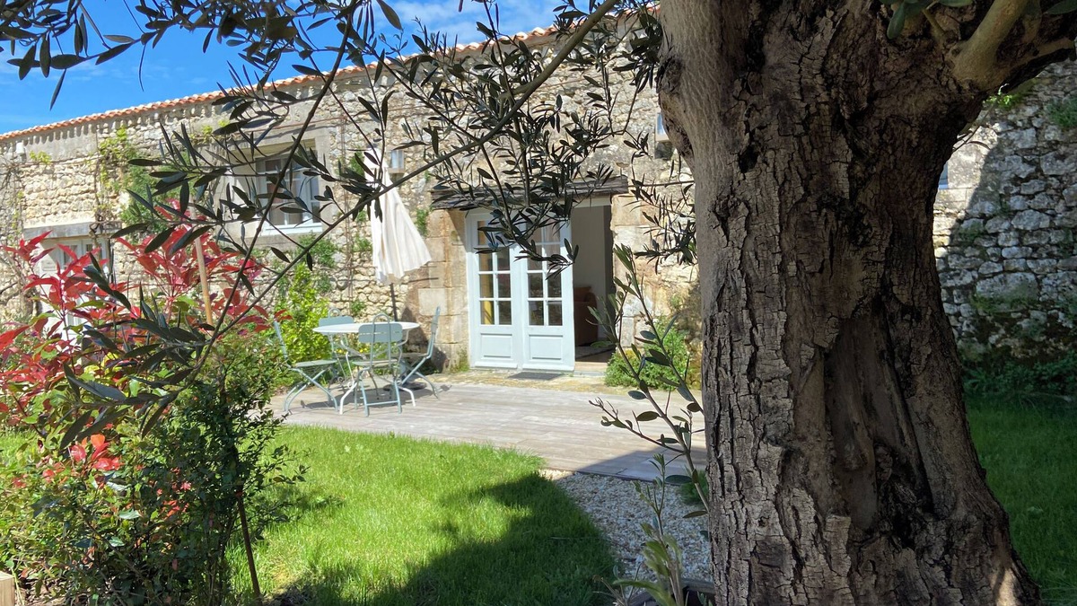 Saint-Just-Luzac House | Logis de Feusse Tournesol 4