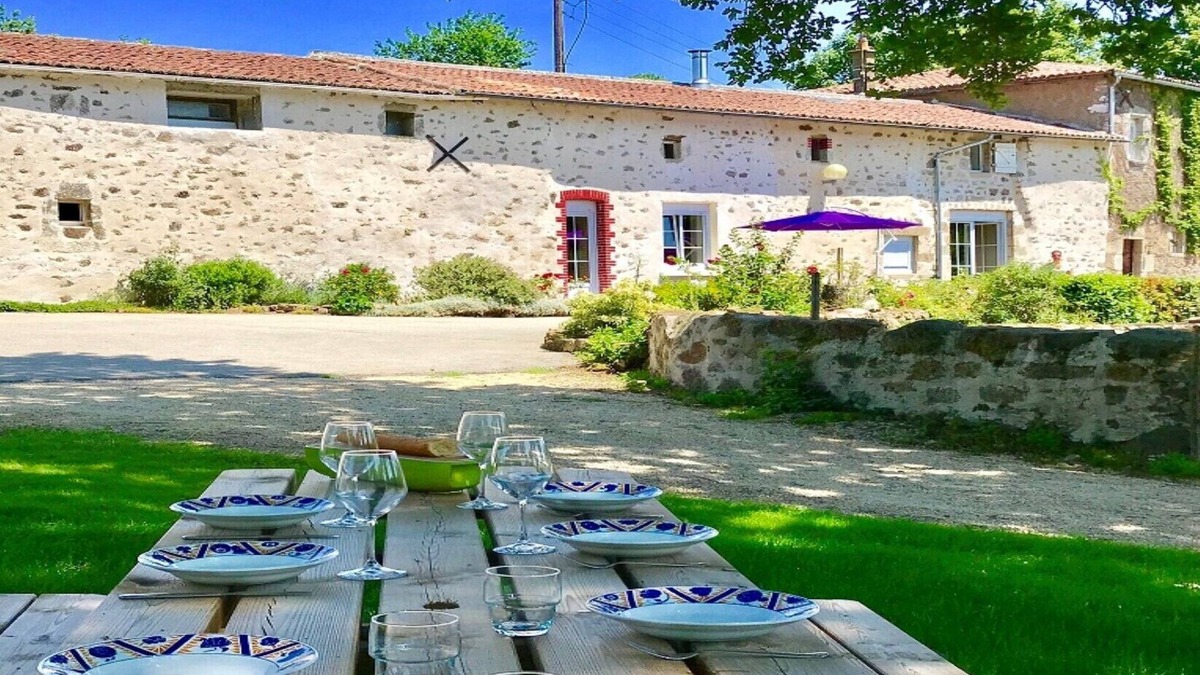 Sevremont House | Logis du château de la Flocelliere NEAR PUY DU FOU