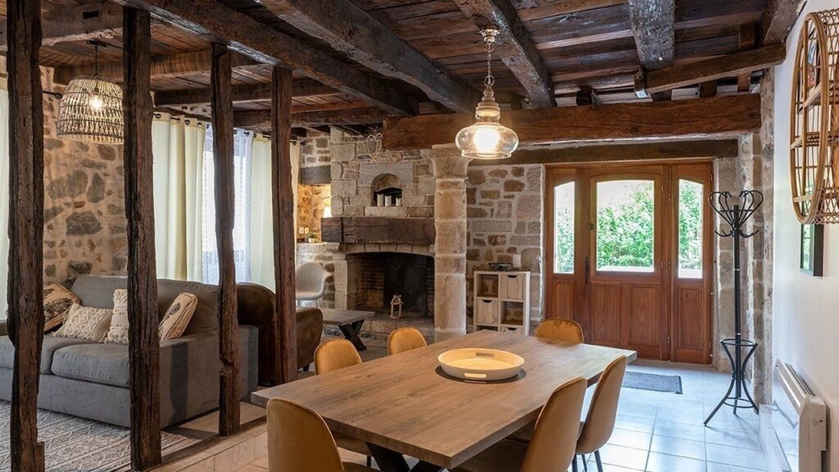 Beaulieu-sur-Dordogne Apartment | Logis Face à L'abbatiale