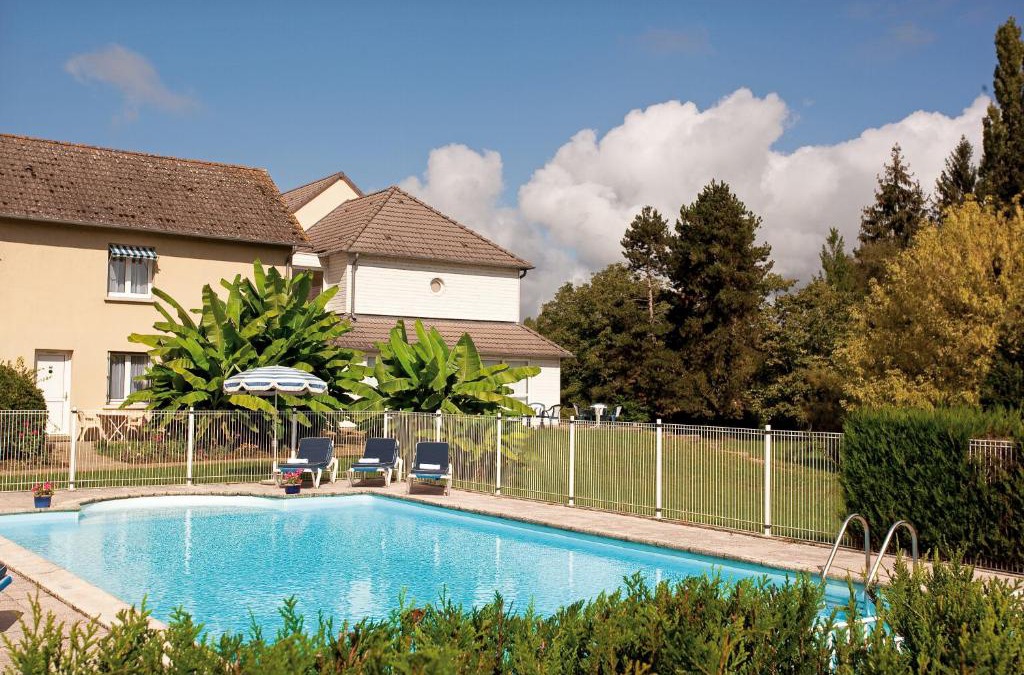 Le Veurdre Hotel | Logis Hôtel du Pont Neuf