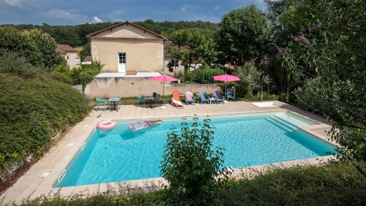Manzac-sur-Vern Hotel | Logis Hôtel Le Lion d'Or