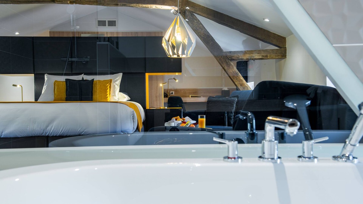 Joux Hotel | Logis Hôtel Le Tilia