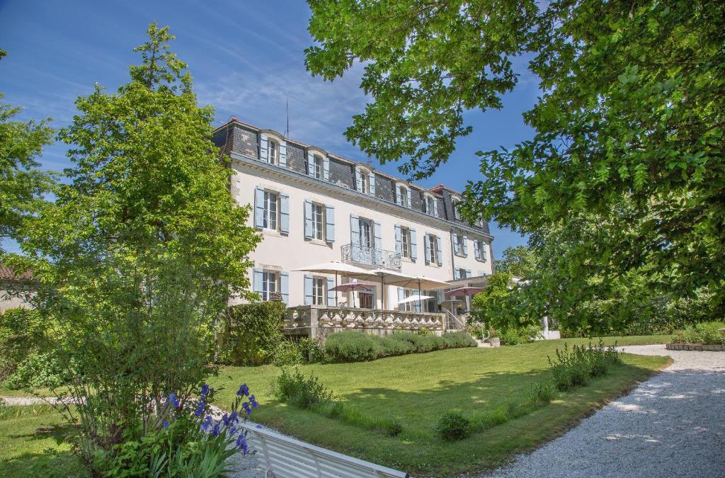Cazaubon Hotel | Logis Hôtel Restaurant Château Bellevue