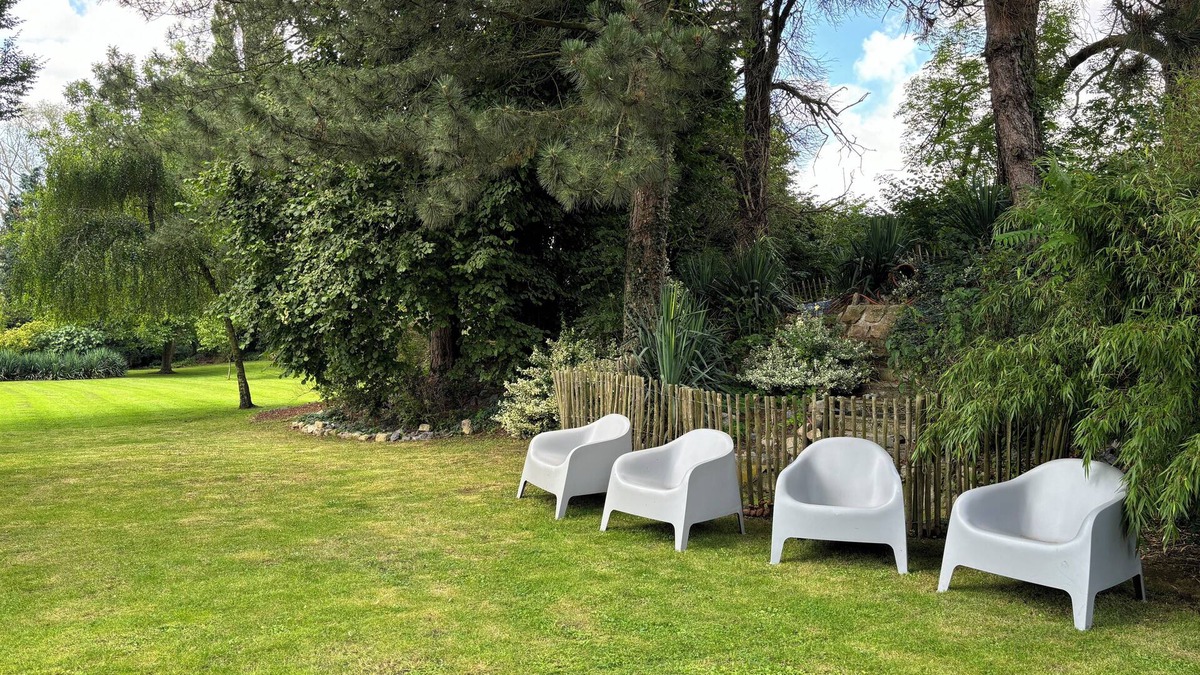 Artres Hotel | Logis Hôtel-Restaurant Le Moulin D'Artres