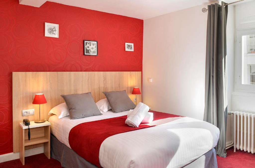 Richelieu Hotel | Logis Hôtel Restaurant Le Puits Doré