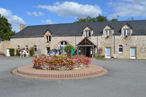 Mezangers Hotel | Logis Hôtel Restaurant Relais Du Gué De Selle