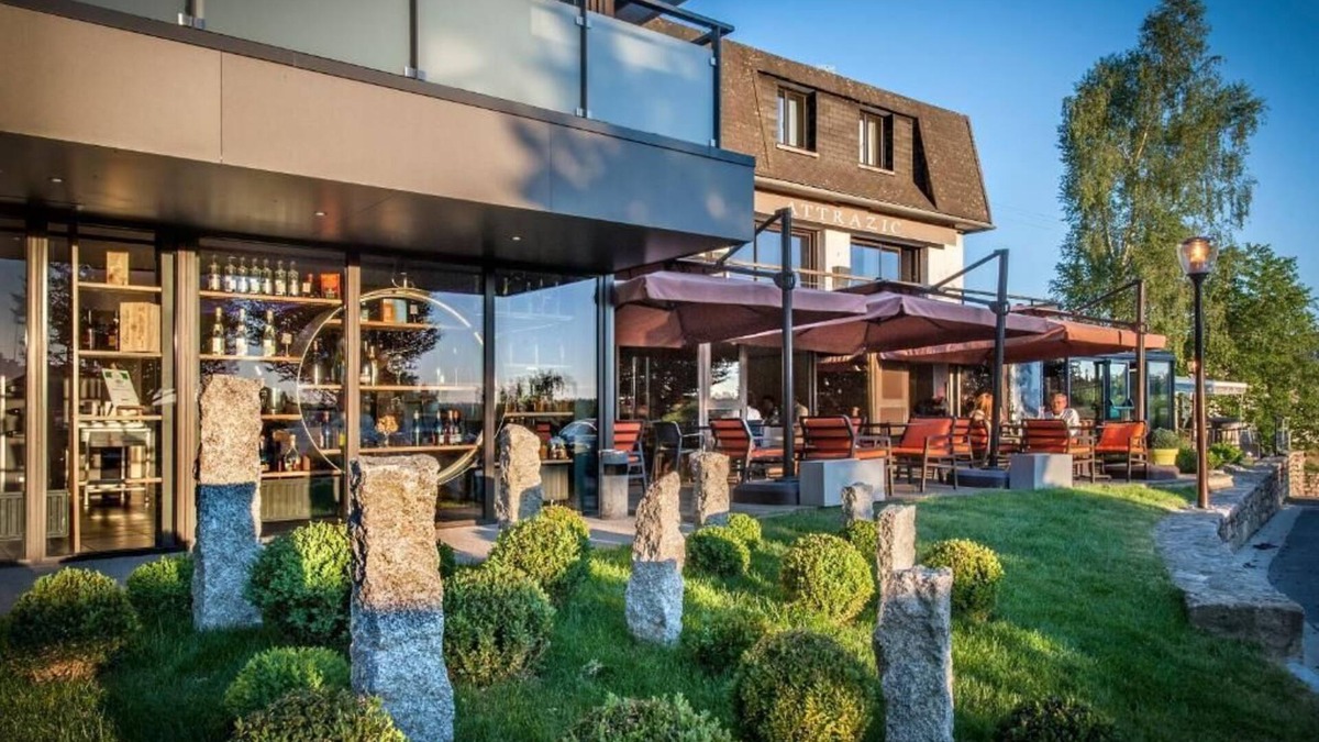 Aumont-Aubrac Hotel | Logis Hôtel Spa Chez Camillou