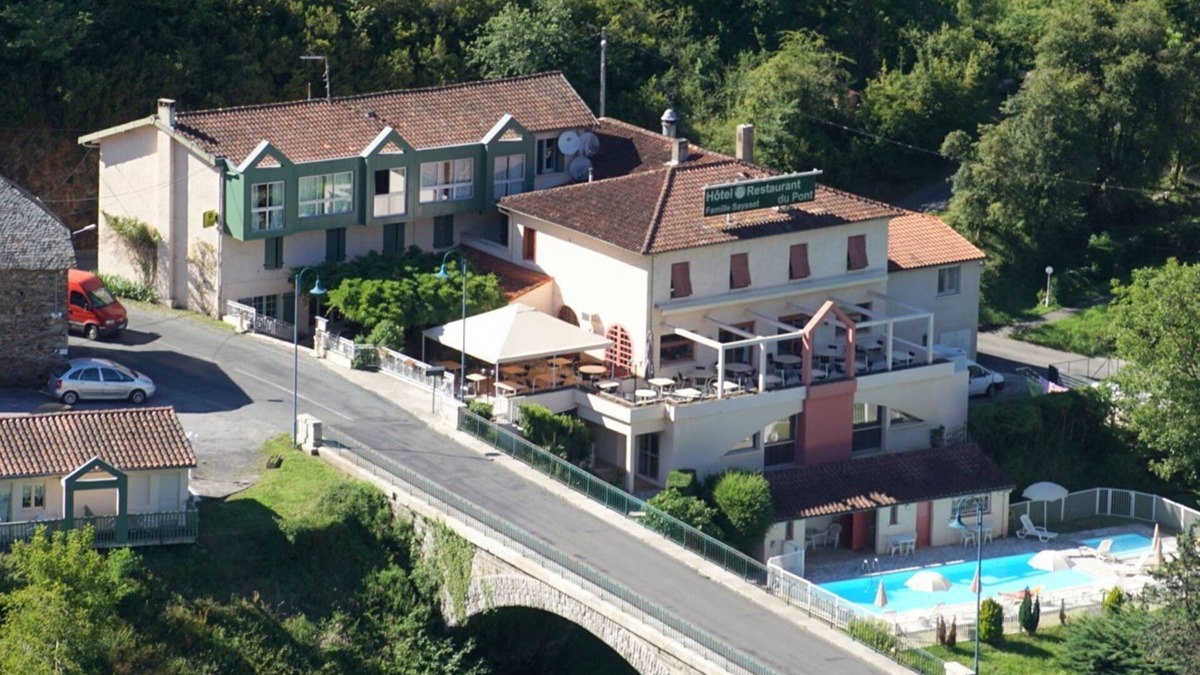 Saint-Cirgue Hotel | Logis Hotel Restaurant Du Pont