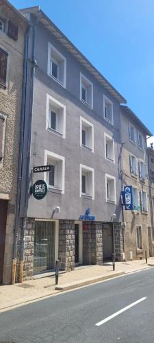 Yssingeaux Hotel | Logis Hotel Restaurant Le Cygne