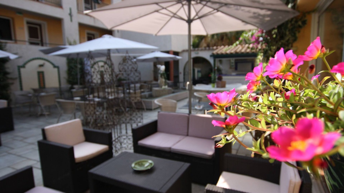 Cabestany Hotel | Logis Hotel Restaurant Les II Mas