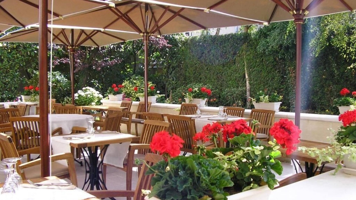 Neufchatel-en-Bray Hotel | Logis Les Airelles
