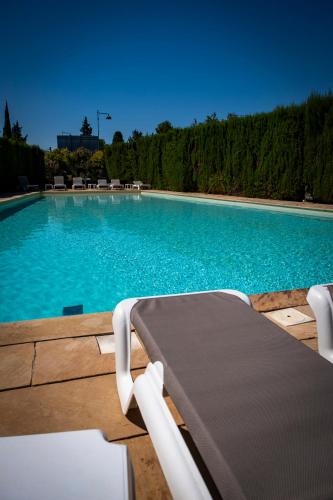 Beaucaire Hotel | Logis VIGNES BLANCHES*** Hôtel Cosy et restaurant de terroir