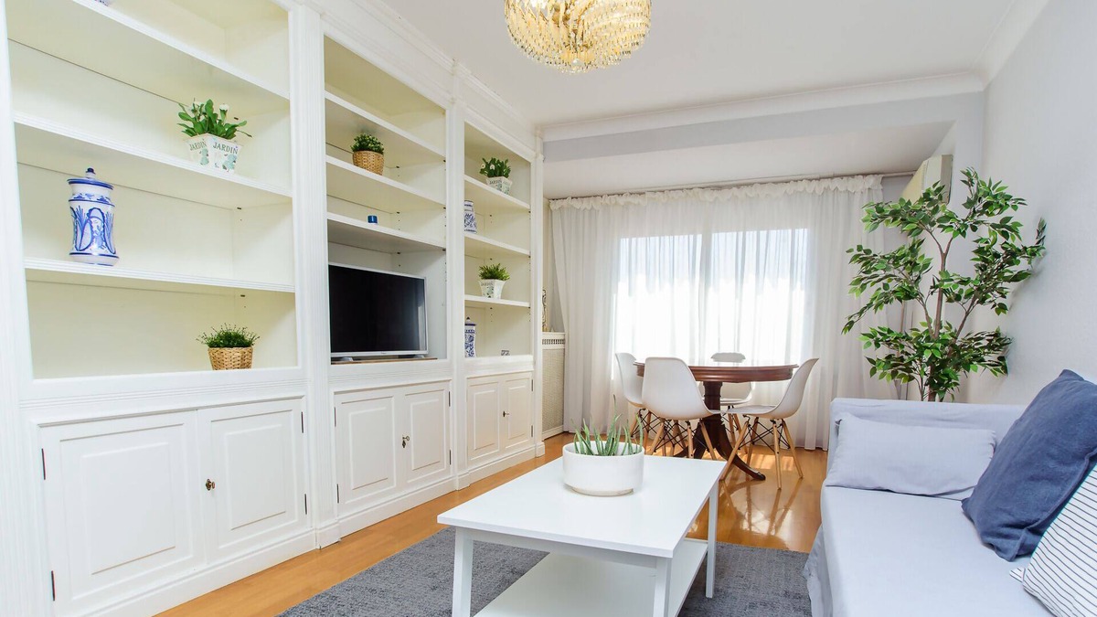 Zaragoza Centro Apartment | LOIRA CÁNOVAS: Warmth and Spacious near the Uni
