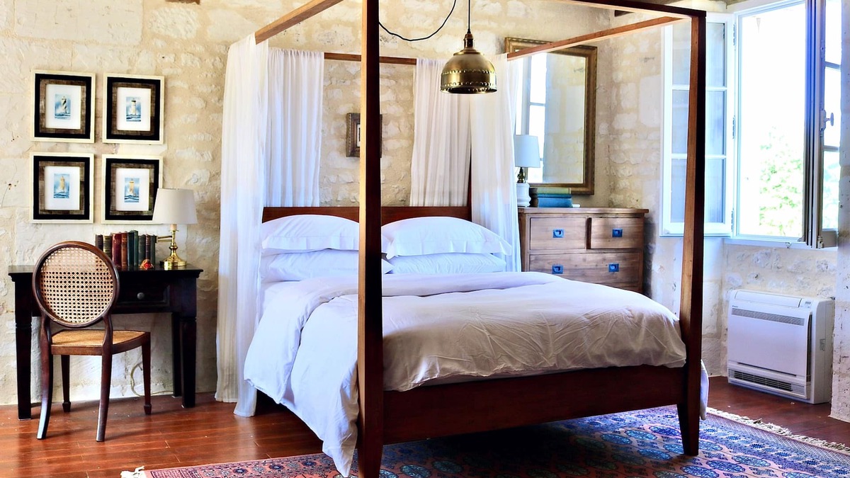 Assay House | Loire Valley 17th century gatehouse near Chinon