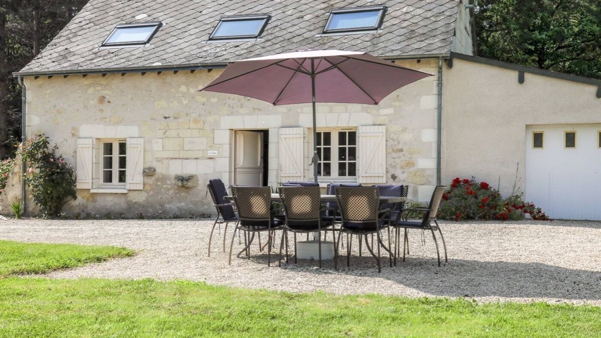 Continvoir House | Loire Valley Country House with large private garden and access to castle pool