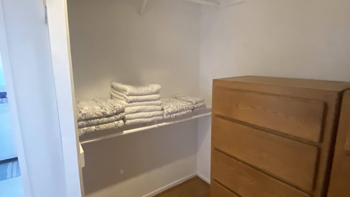Gas Lamp Section Apartment | Lois Lane's Large Lovely Manhattan Beach Studio!