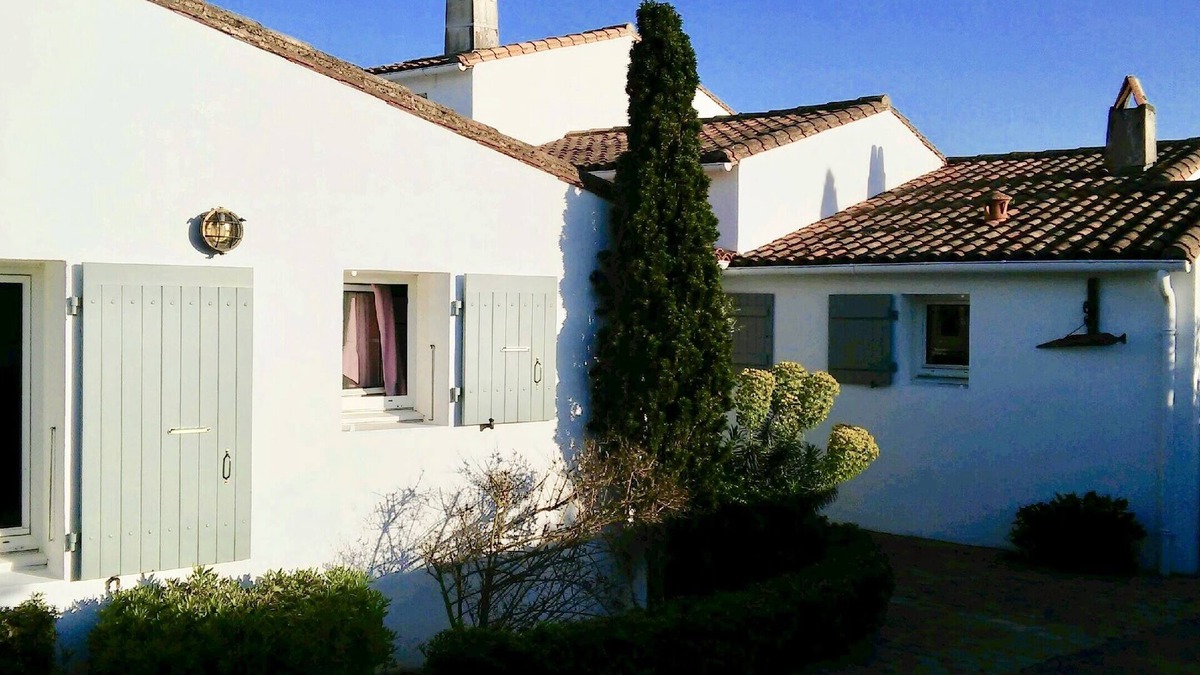 Loix House | LOIX - Beautiful house full of charm, contemporary decor, large garden